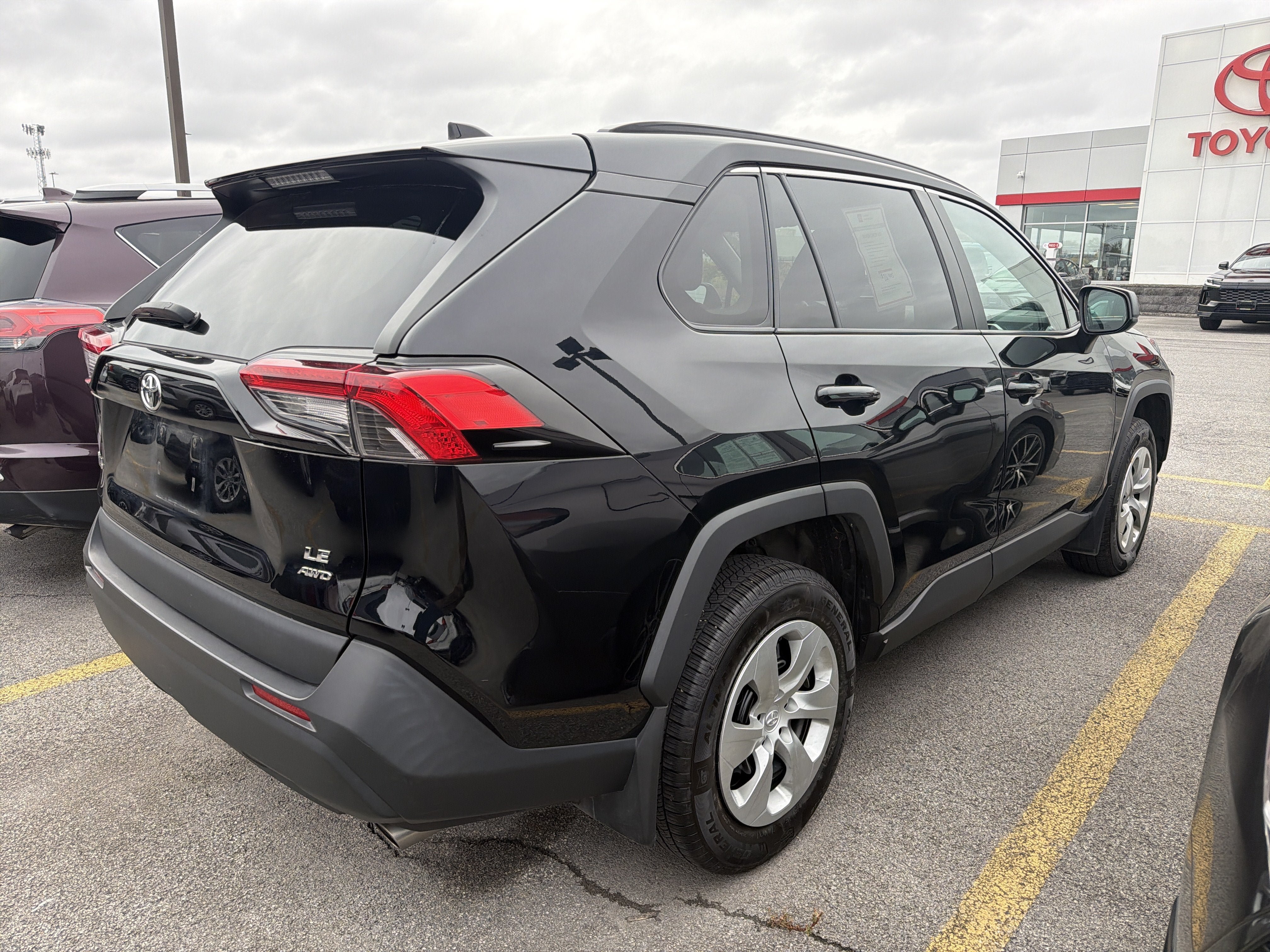 Certified 2021 Toyota RAV4 LE AWD/4WD image 7