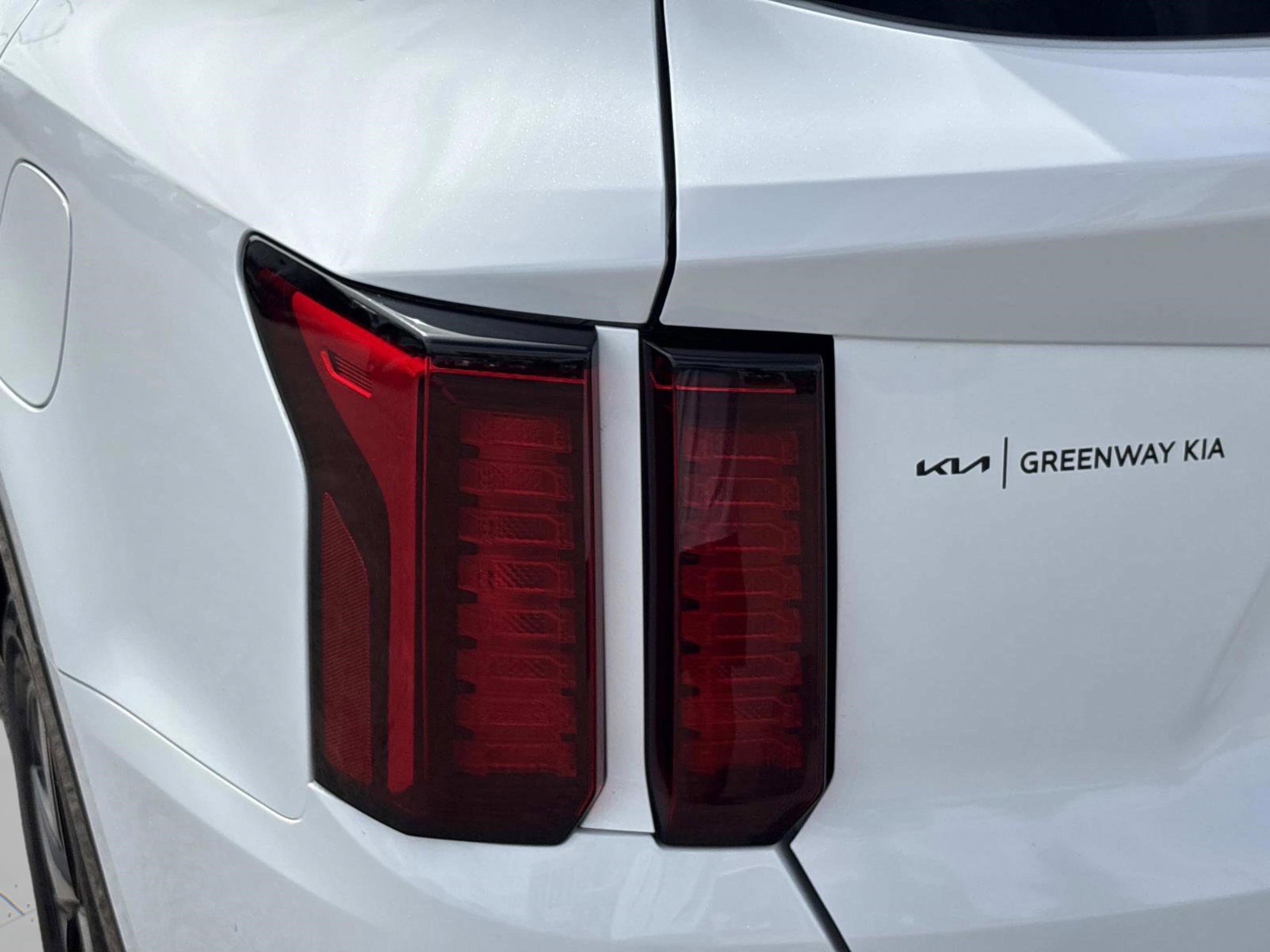 Used 2022 Kia Sorento EX w/ Panoramic Sunroof Package image 11