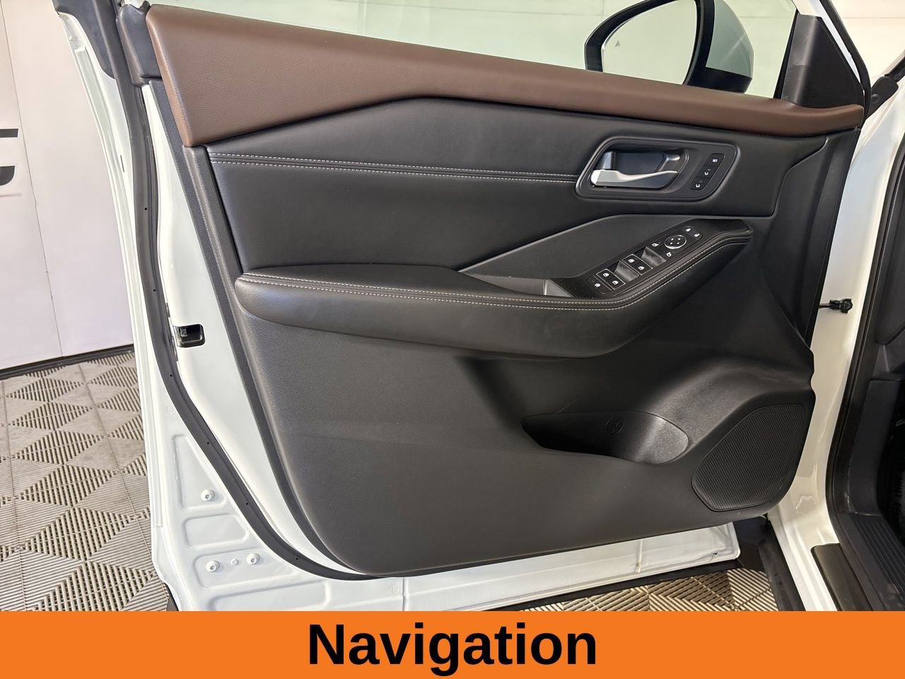 Used 2023 Nissan Rogue SL w/ SL Premium Package image 9