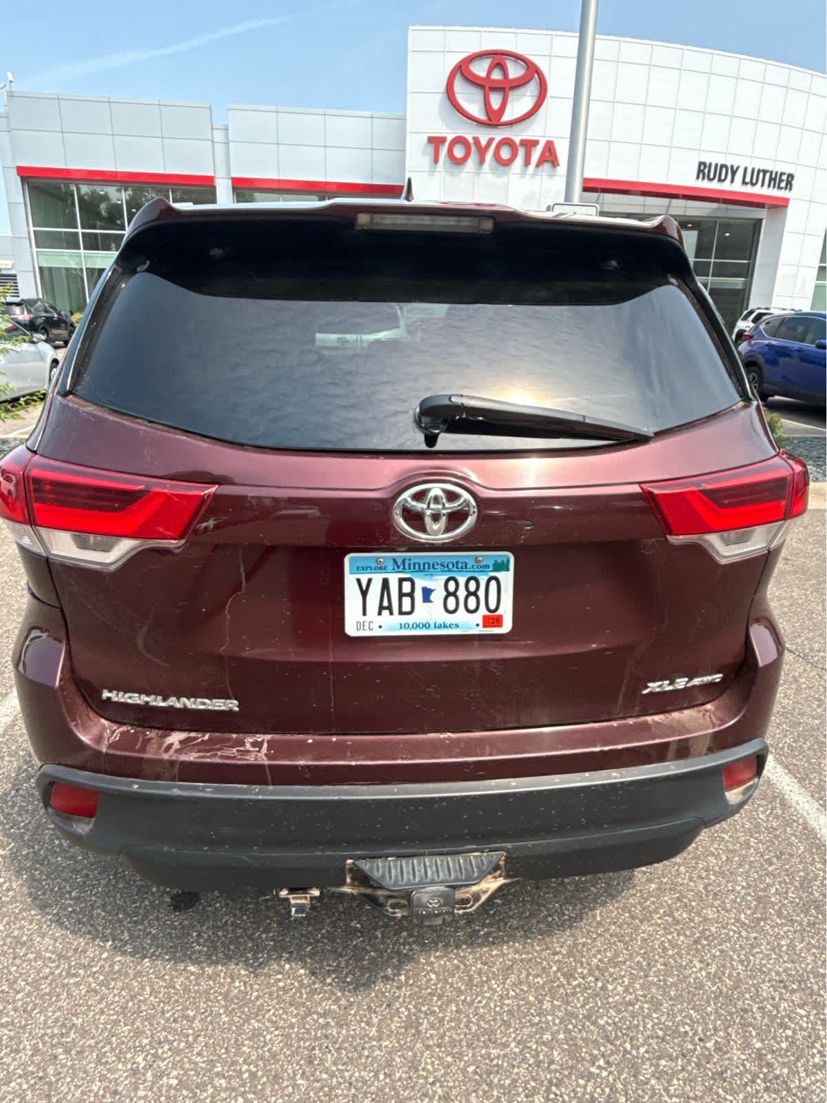 Used 2019 Toyota Highlander XLE AWD/4WD image 3