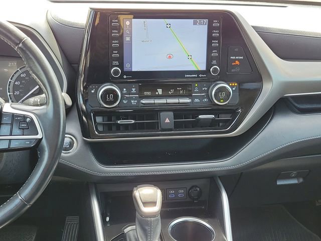 Used 2022 Toyota Highlander XLE AWD/4WD image 24