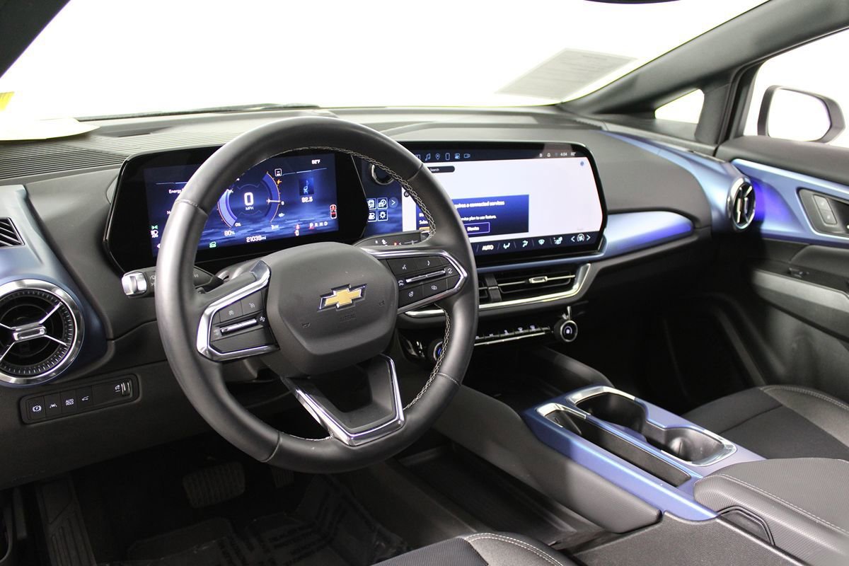 Used 2025 Chevrolet Equinox EV LT w/ Convenience Package image 8