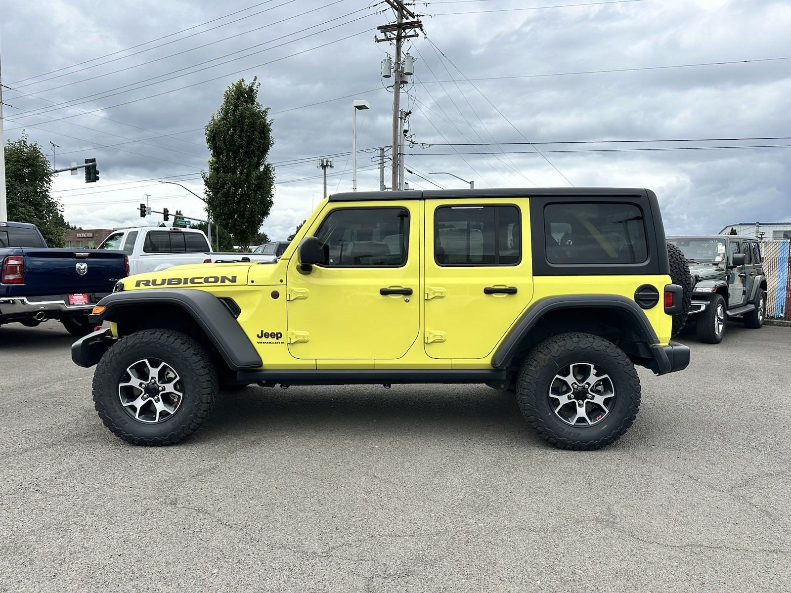 Used 2023 Jeep Wrangler Unlimited Rubicon w/ Cold Weather Group AWD/4WD image 2