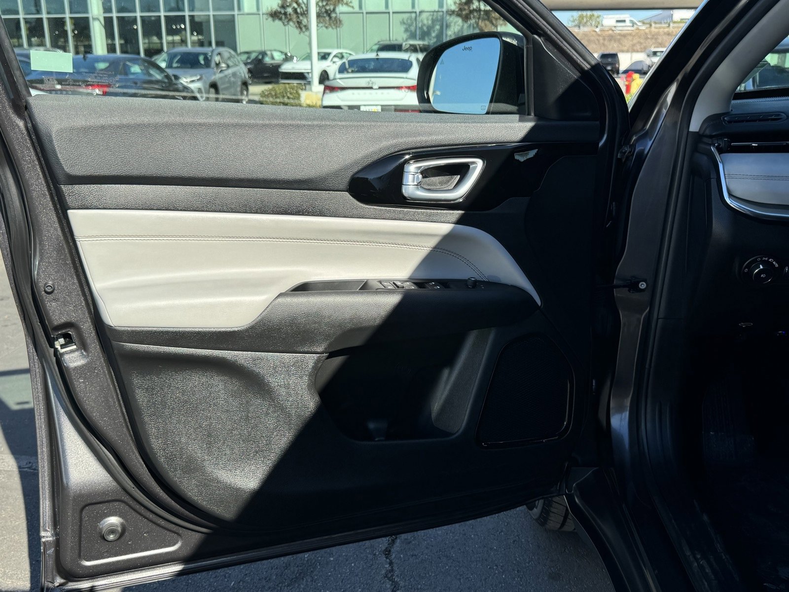 Used 2022 Jeep Compass Limited image 2