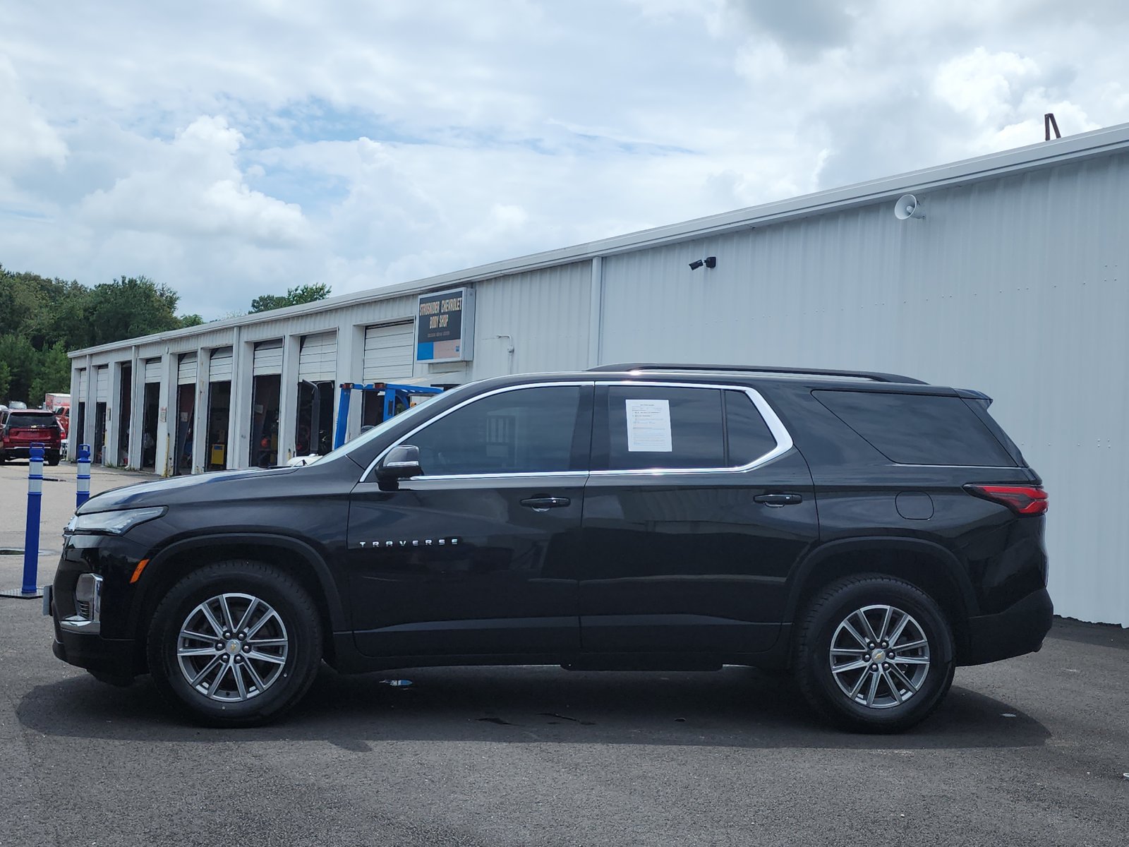 Used 2023 Chevrolet Traverse LT w/ LPO, Floor Liner Package AWD/4WD image 2
