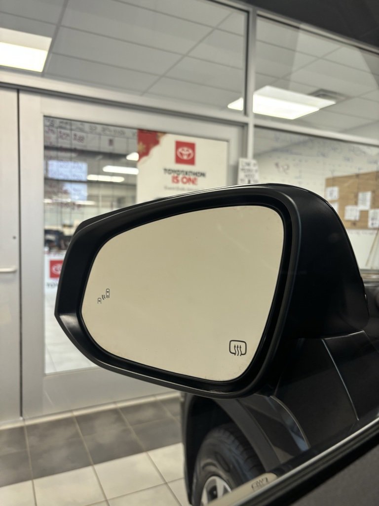 Used 2021 Toyota Highlander XLE image 10