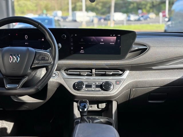 Used 2024 Buick Envista Preferred w/ Convenience I Package FWD image 32