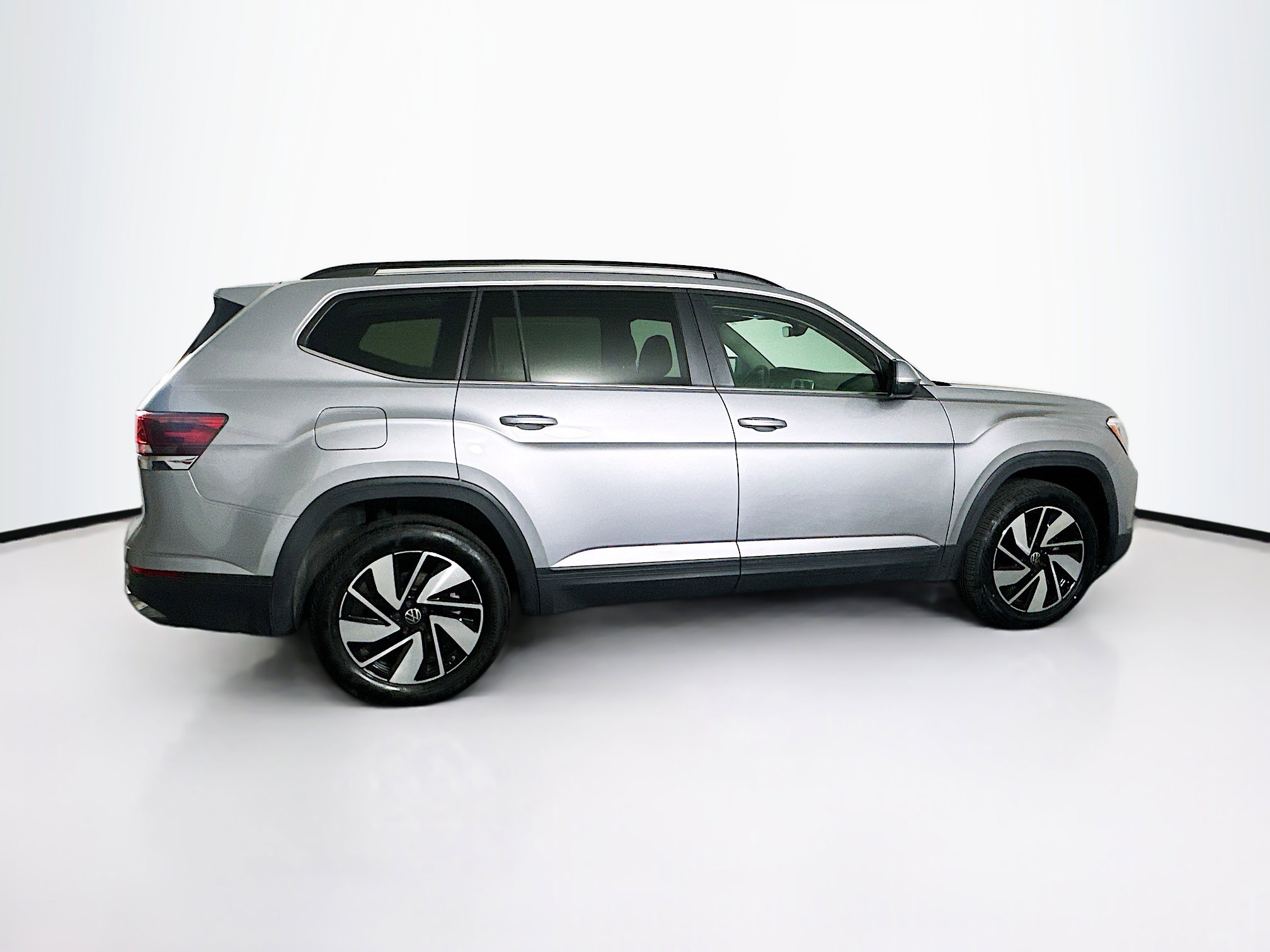 Used 2025 Volkswagen Atlas SE image 10