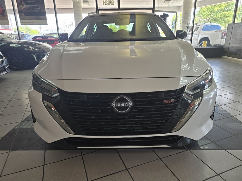 Used 2025 Nissan Sentra SR FWD image 2