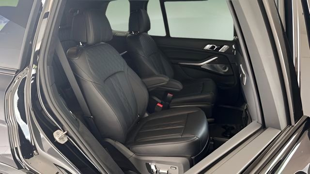 Used 2026 BMW X7 M60i image 42