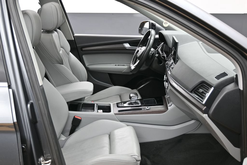 Used 2022 Audi Q5 e Premium w/ Convenience Package AWD/4WD image 39