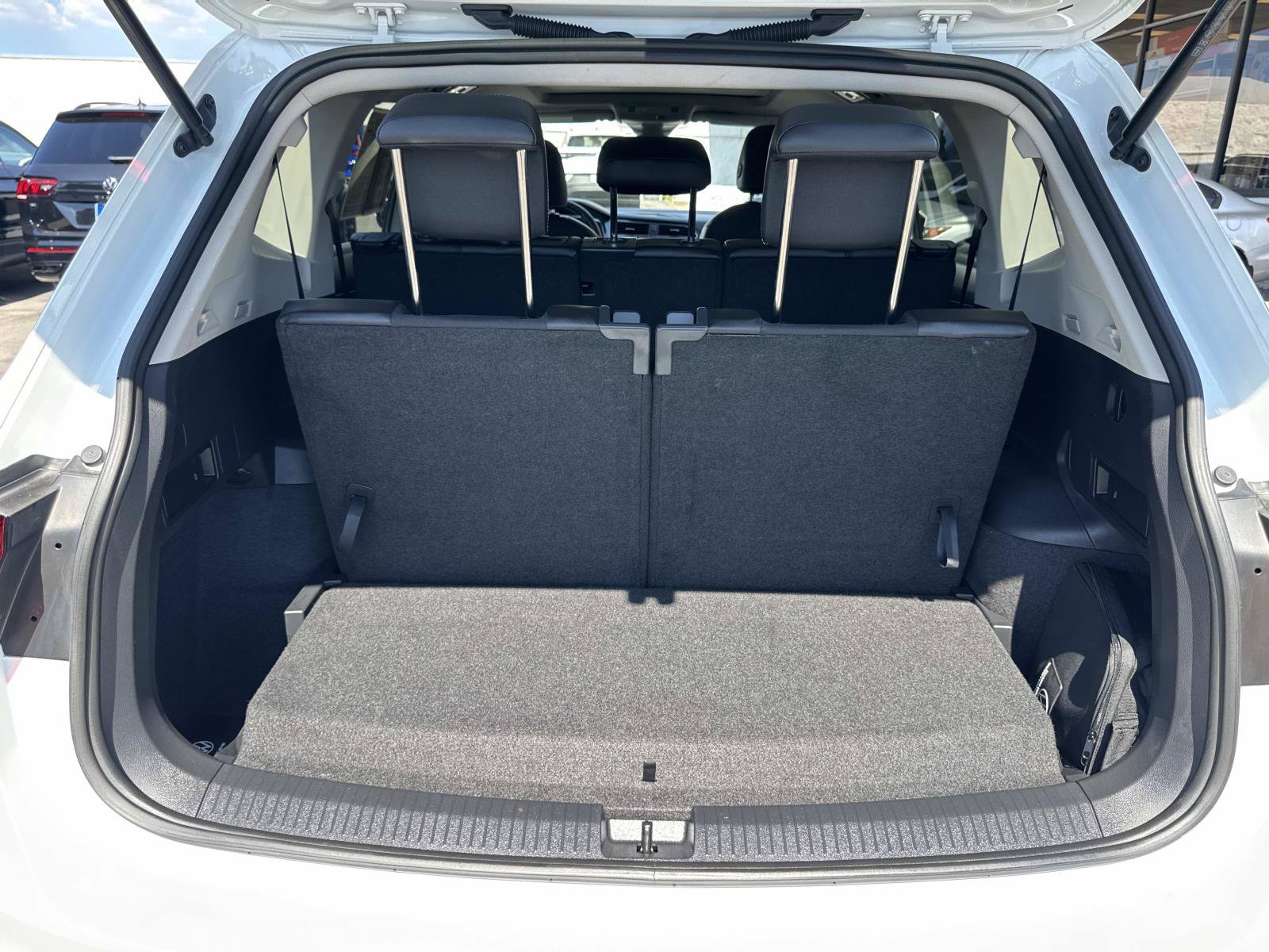 Certified 2023 Volkswagen Tiguan SE w/ Panoramic Sunroof Package FWD image 31