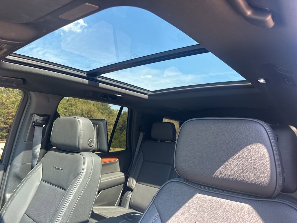 Used 2025 GMC Yukon Denali w/ Denali Reserve Package image 29