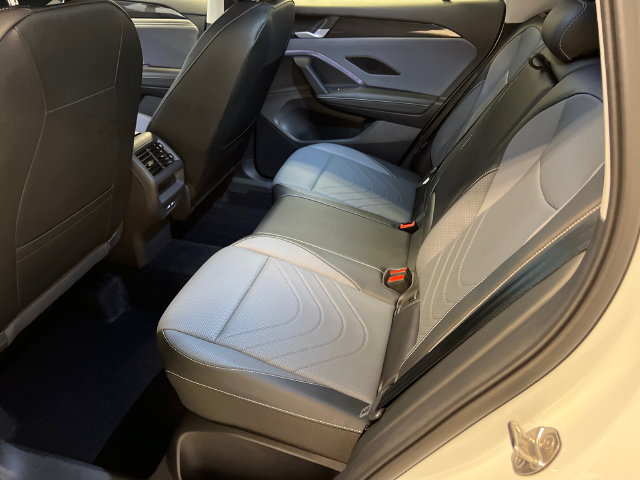Used 2025 Volkswagen Tiguan SE FWD image 17