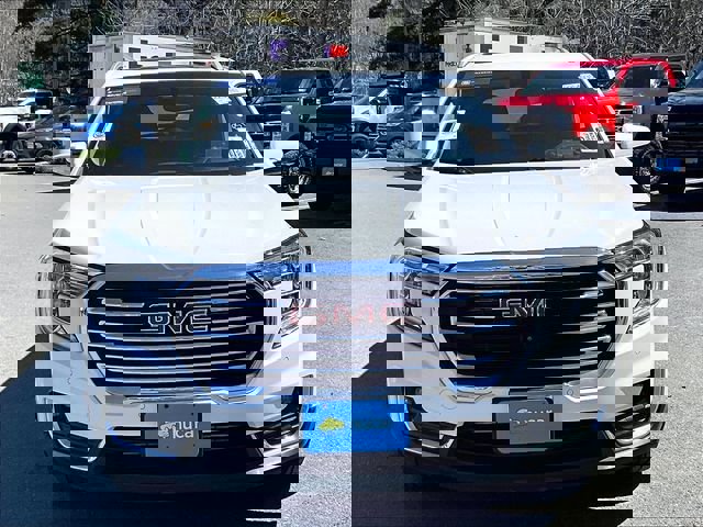 Used 2022 GMC Terrain SLT w/ Infotainment Package II image 2