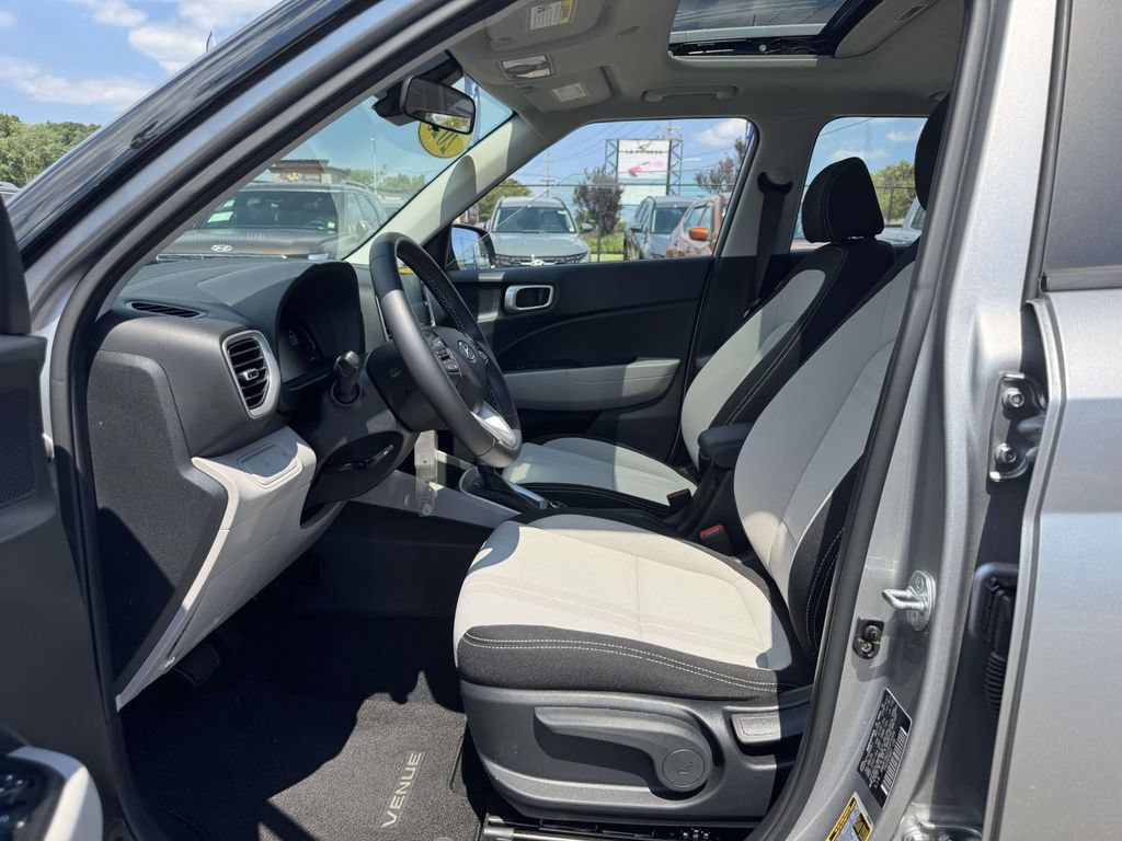 Used 2023 Hyundai Venue SEL w/ Cargo Package FWD image 15