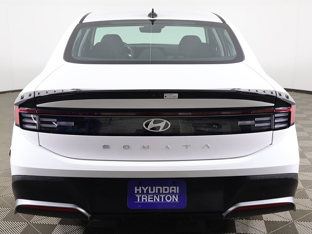 Used 2025 Hyundai Sonata SE image 10