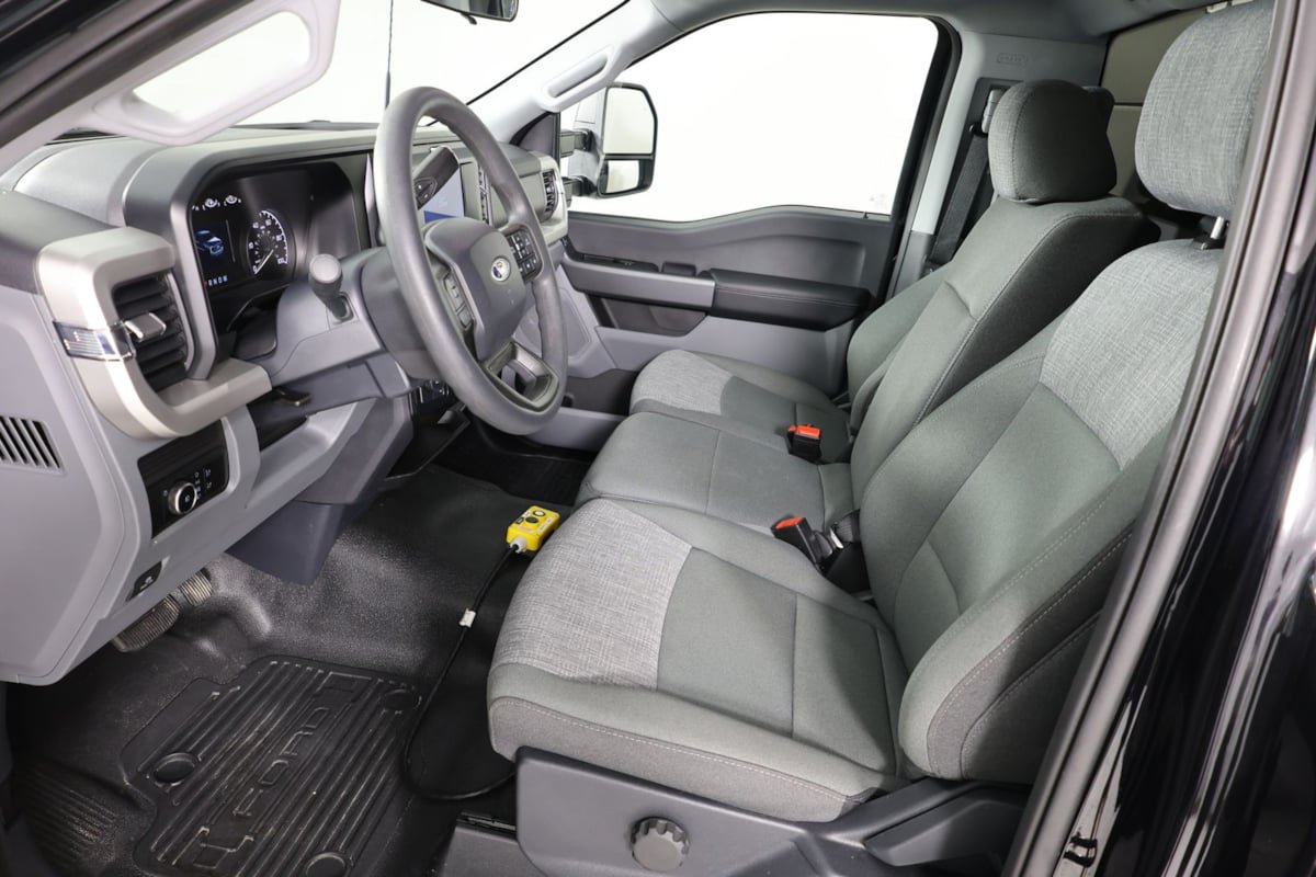 Used 2025 Ford F350 XLT AWD/4WD image 5
