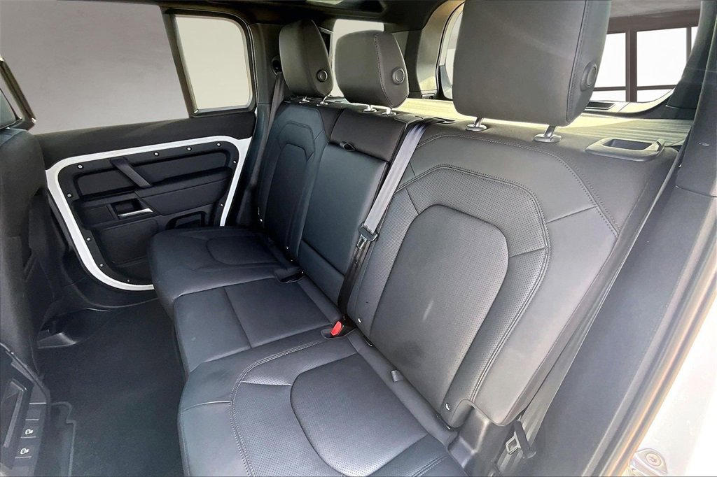 Used 2025 Land Rover Defender 110 S image 27