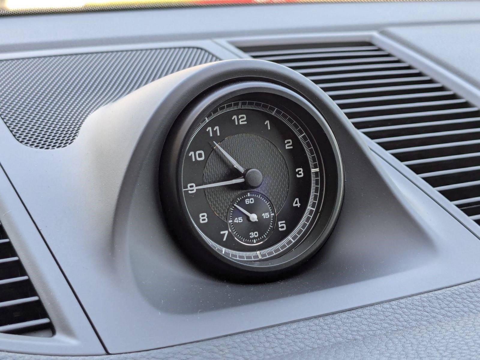 Certified 2025 Porsche Macan image 21