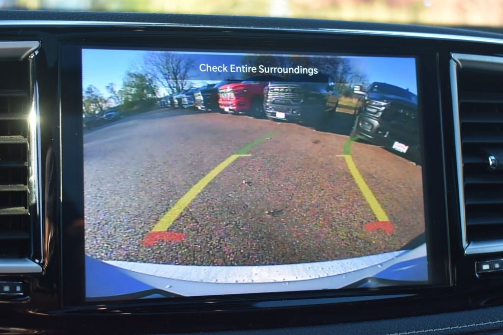 Used 2025 Chrysler Pacifica Limited FWD image 38