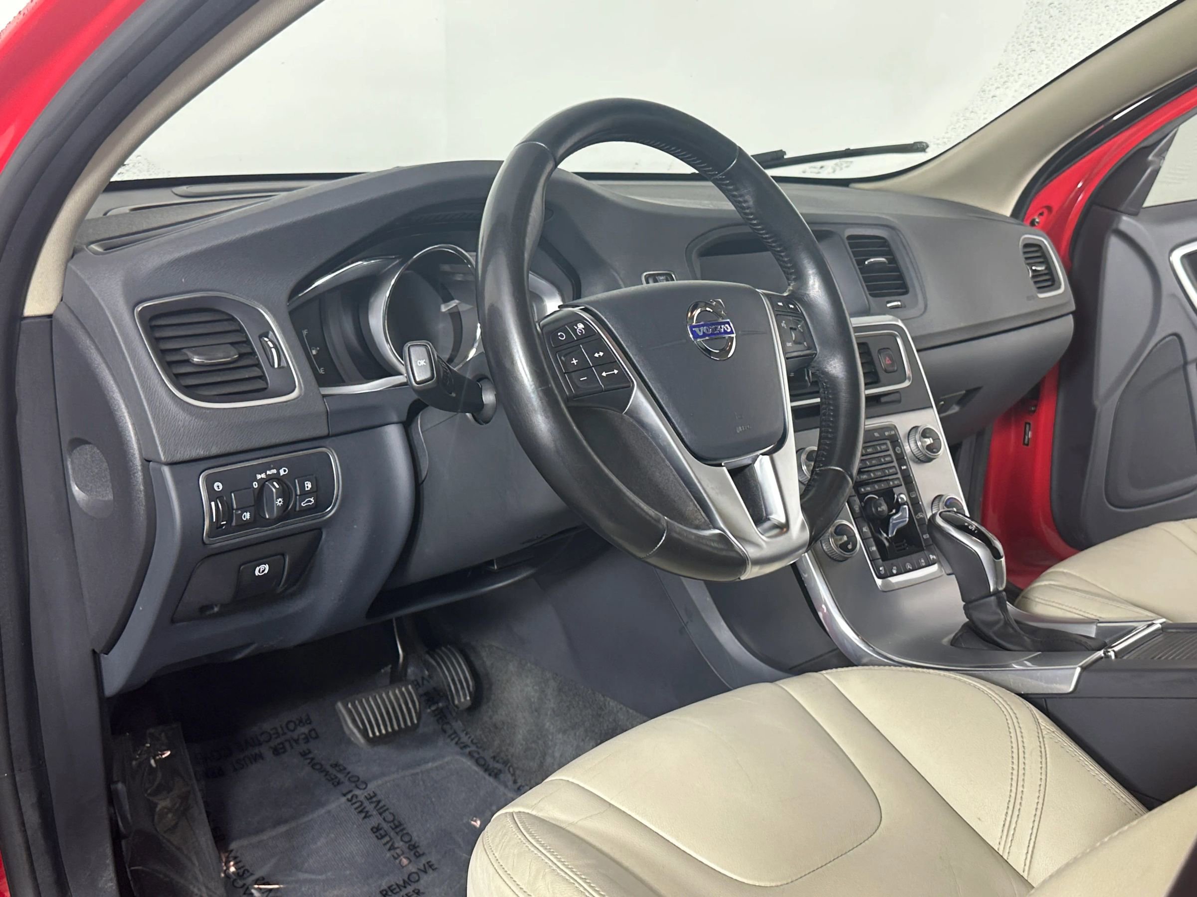 Used 2018 Volvo V60 T5 Dynamic w/ Vision Package image 24