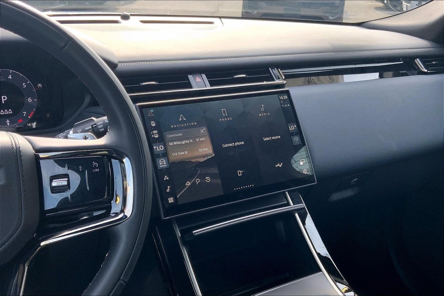 Used 2026 Land Rover Range Rover Velar Dynamic SE image 6