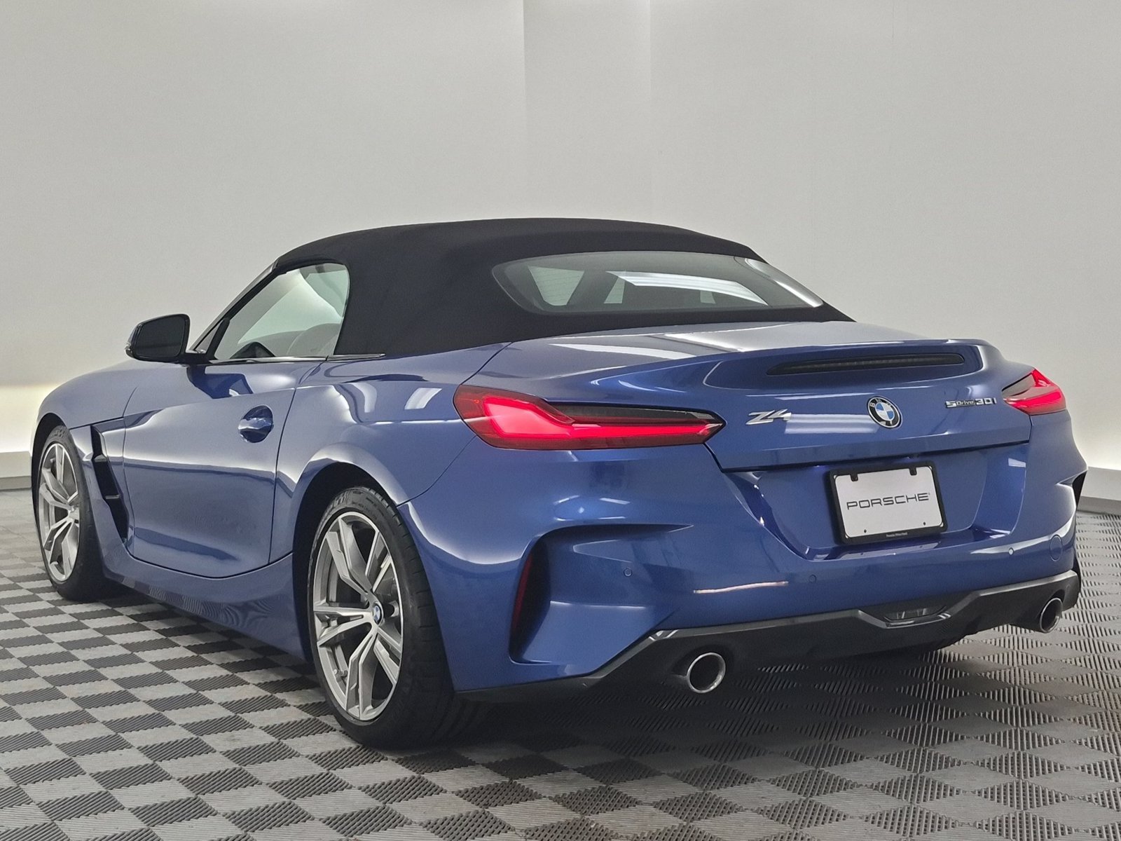 Used 2023 BMW Z4 sDrive30i w/ Driving Assistance Package RWD image 3