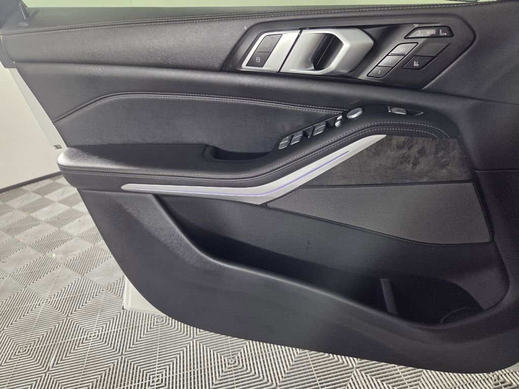 Used 2023 BMW X7 xDrive40i w/ Premium Package image 22