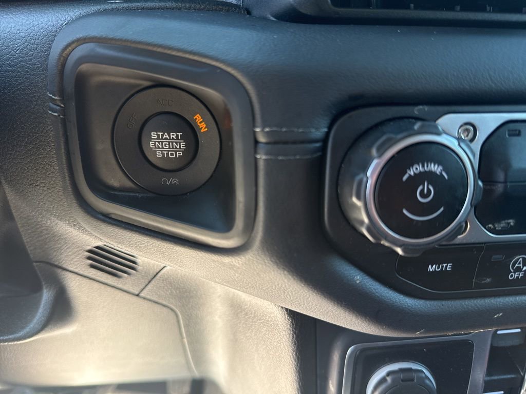 Used 2025 Jeep Wrangler Unlimited Rubicon image 20