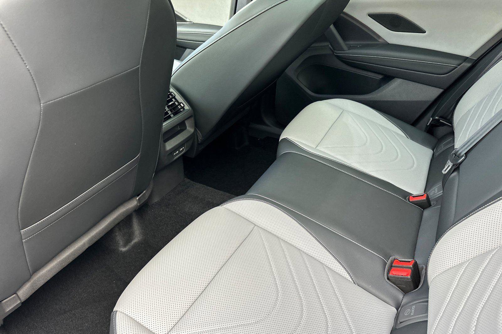 New 2026 Volkswagen Tiguan SE R-Line image 11