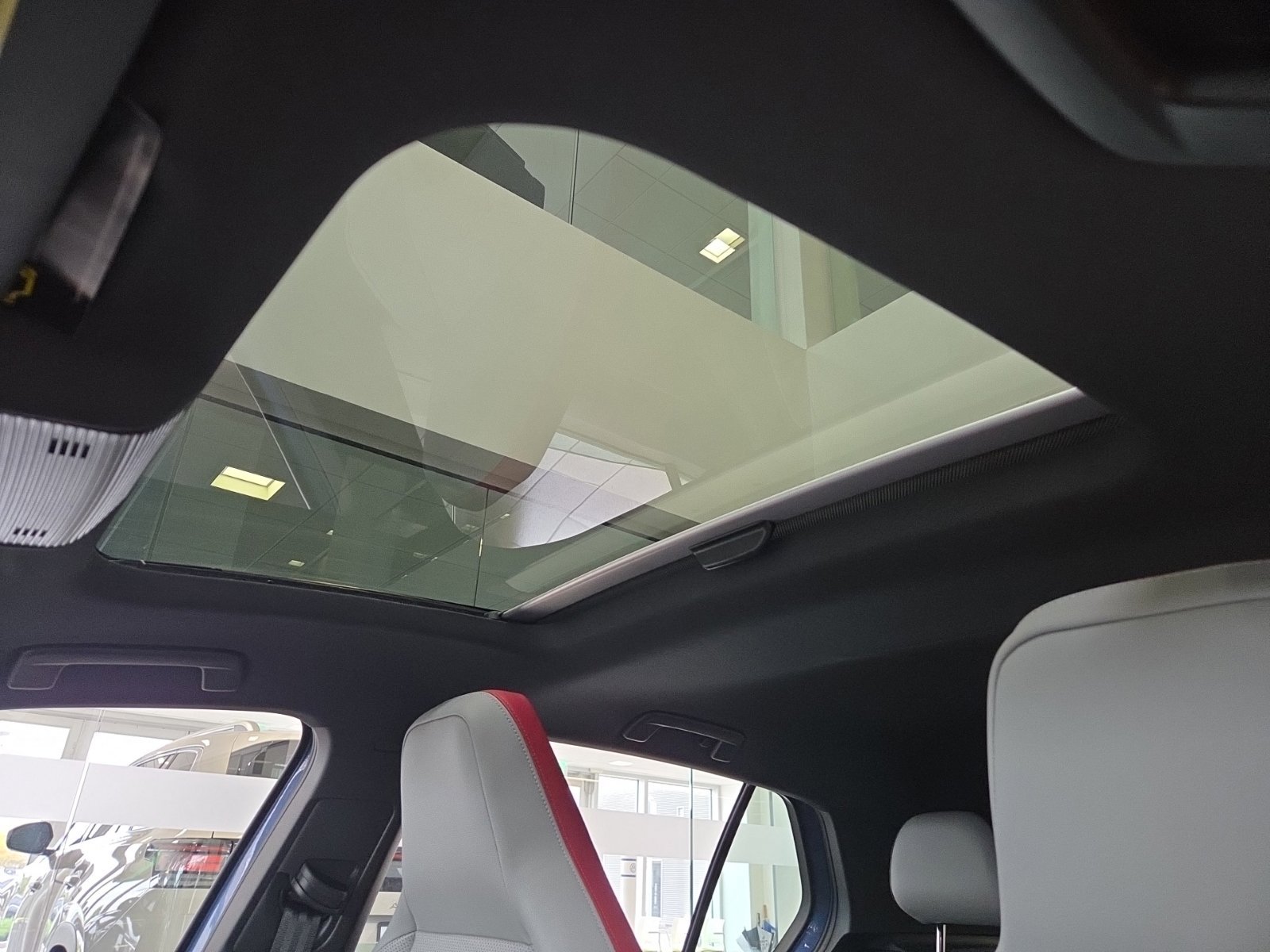 New 2026 Volkswagen GTI SE FWD image 18
