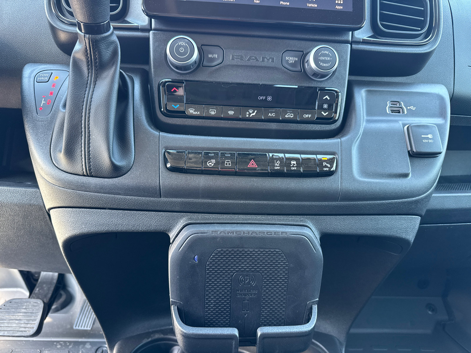 Used 2025 RAM ProMaster 2500 w/ Premium Convenience Group image 10