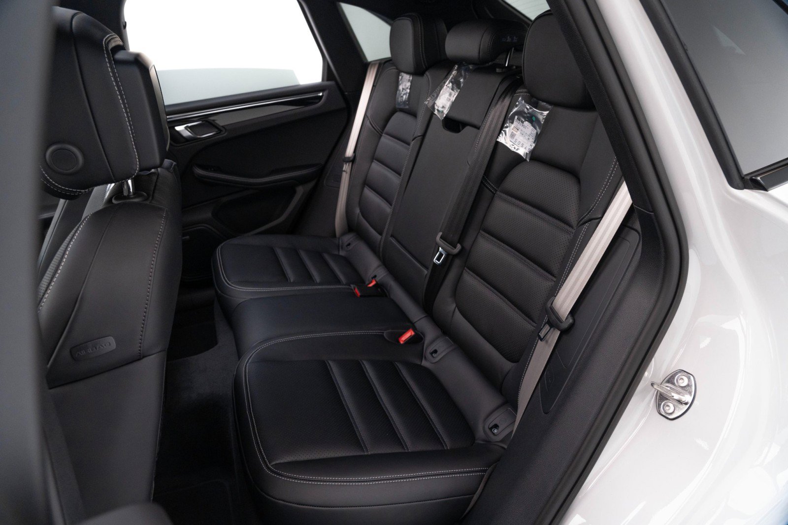 New 2025 Porsche Macan Turbo image 28