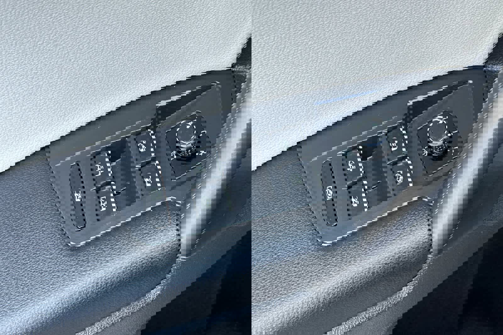 Used 2021 Volkswagen Tiguan SE w/ Panoramic Sunroof Package image 13