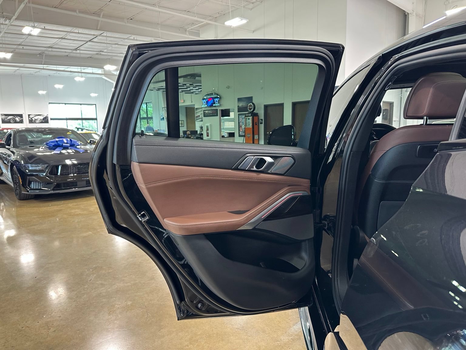 Used 2023 BMW X6 M50i AWD/4WD image 40