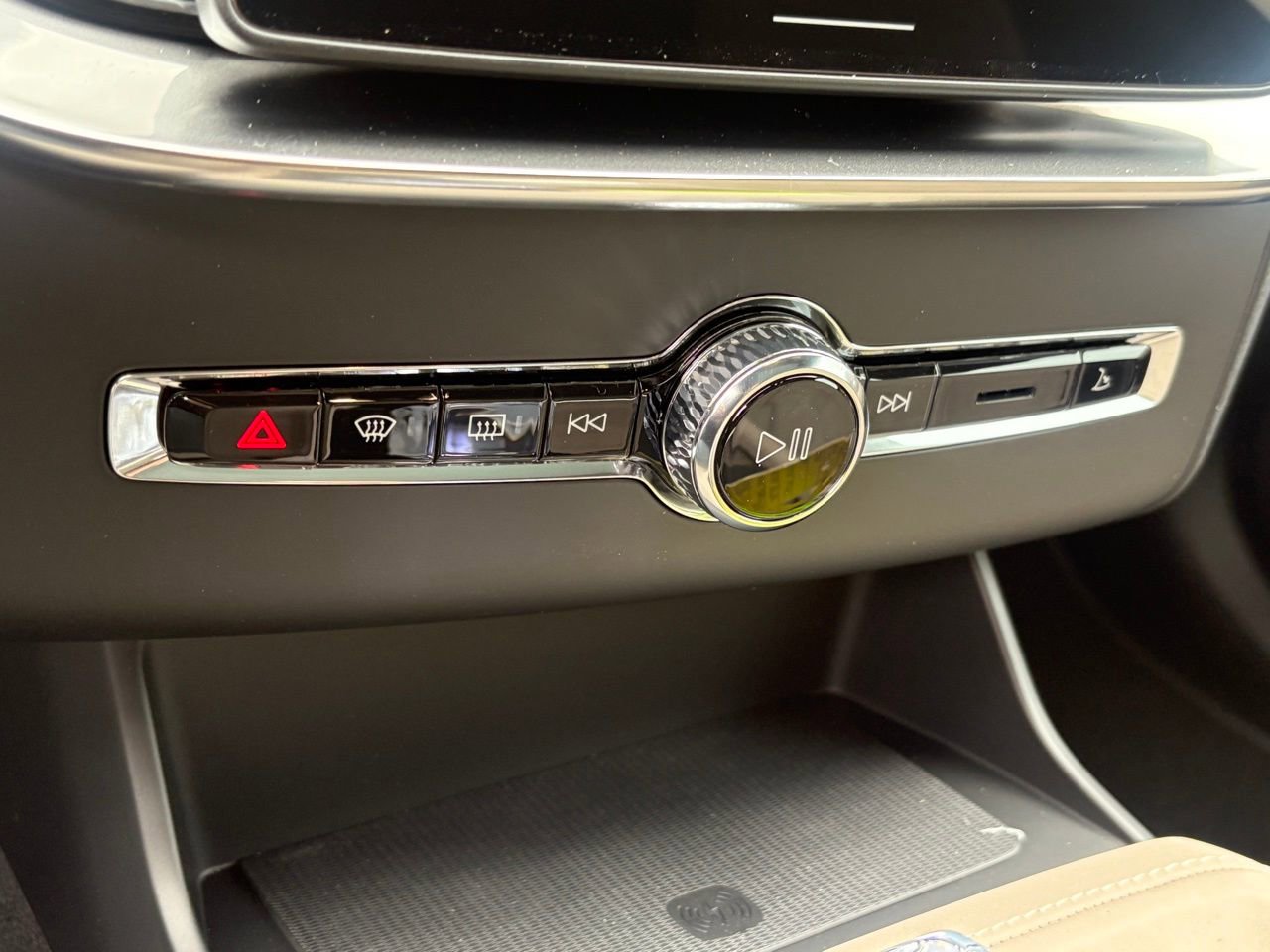 New 2026 Volvo XC90 T8 Plus image 17