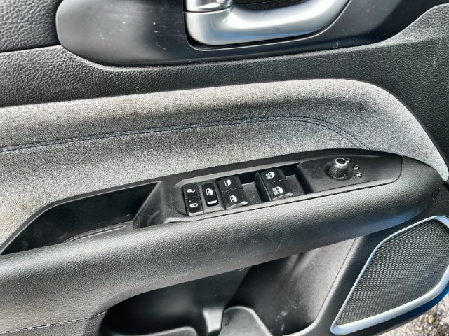 Used 2024 Jeep Compass Latitude AWD/4WD image 23