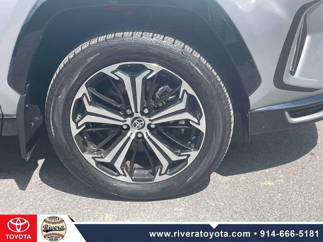 Used 2023 Toyota RAV4 XSE w/ Weather Package AWD/4WD image 9