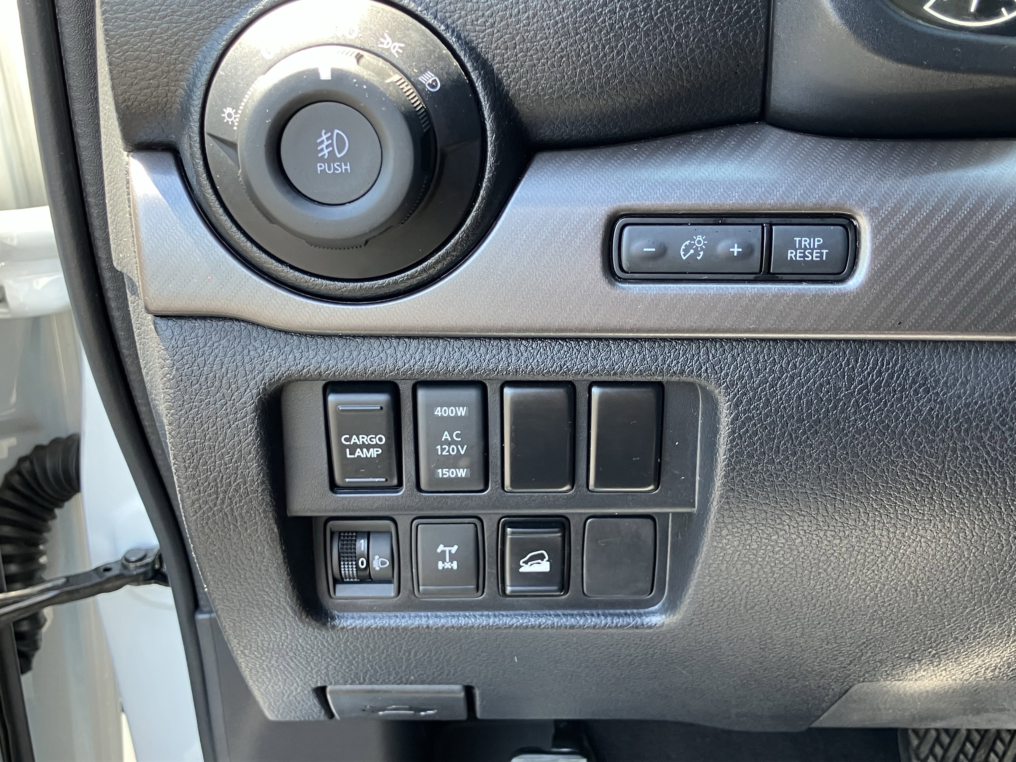 Used 2023 Nissan Titan PRO-4X w/ Pro-4x Convenience Package AWD/4WD image 19