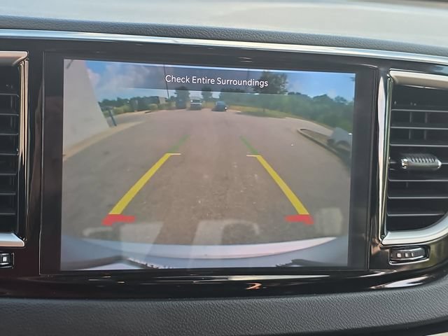 Used 2023 Chrysler Pacifica Touring-L FWD image 24