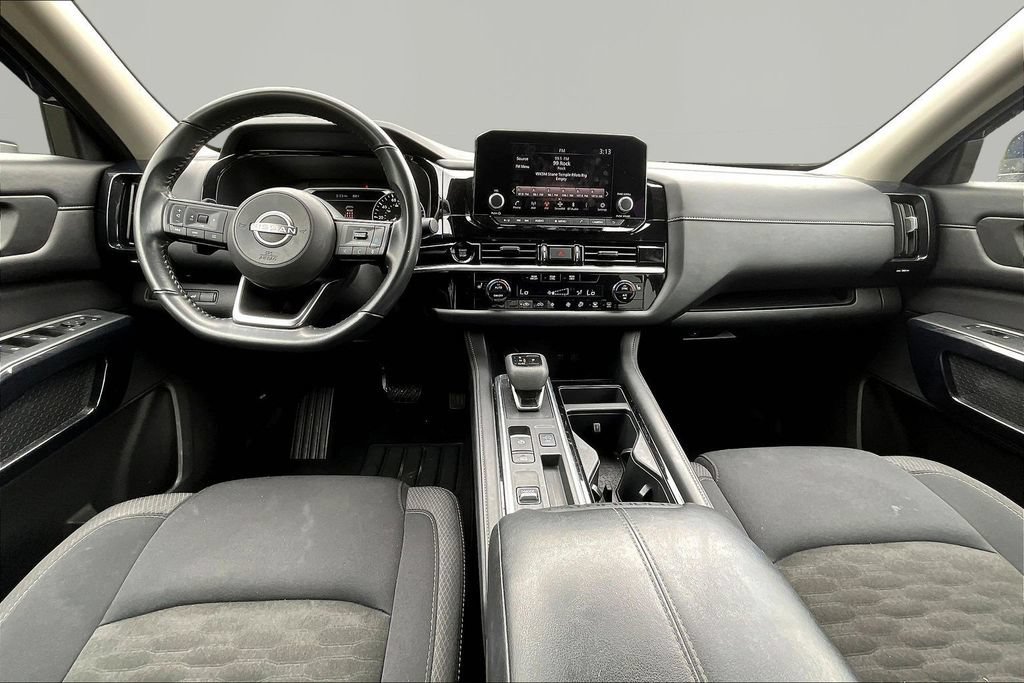 Used 2025 Nissan Pathfinder SV FWD image 9
