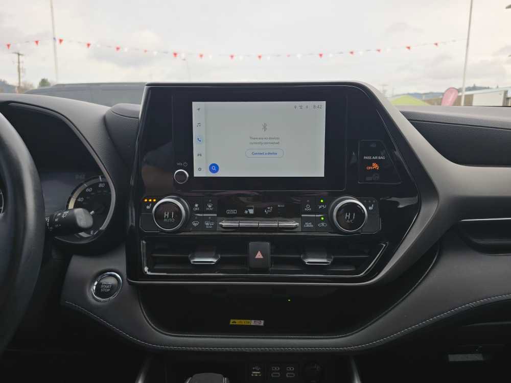 Used 2023 Toyota Highlander XLE image 12