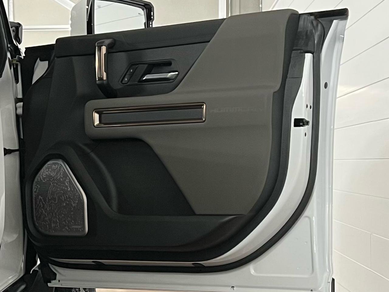 Used 2025 GMC Hummer EV 2X image 37