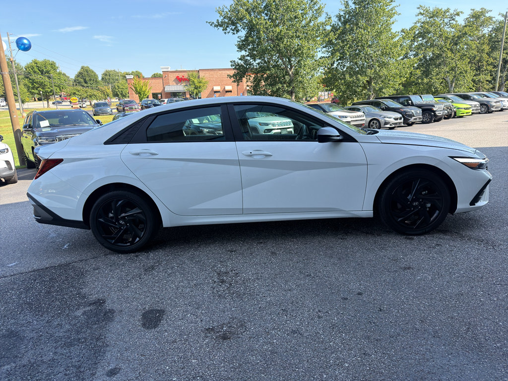 Used 2026 Hyundai Elantra Sport FWD image 4