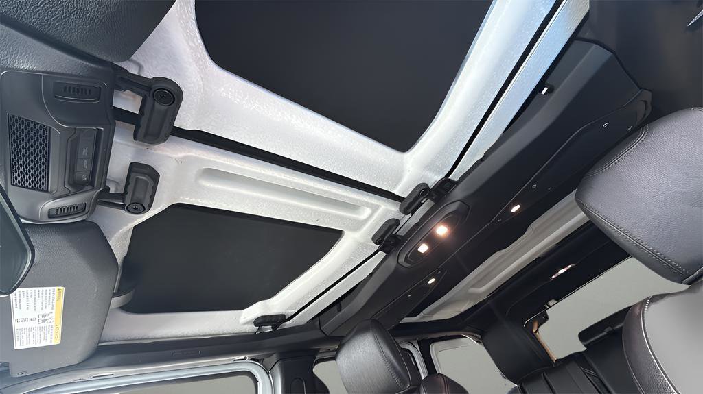 Used 2024 Jeep Wrangler Sahara 4xe image 15