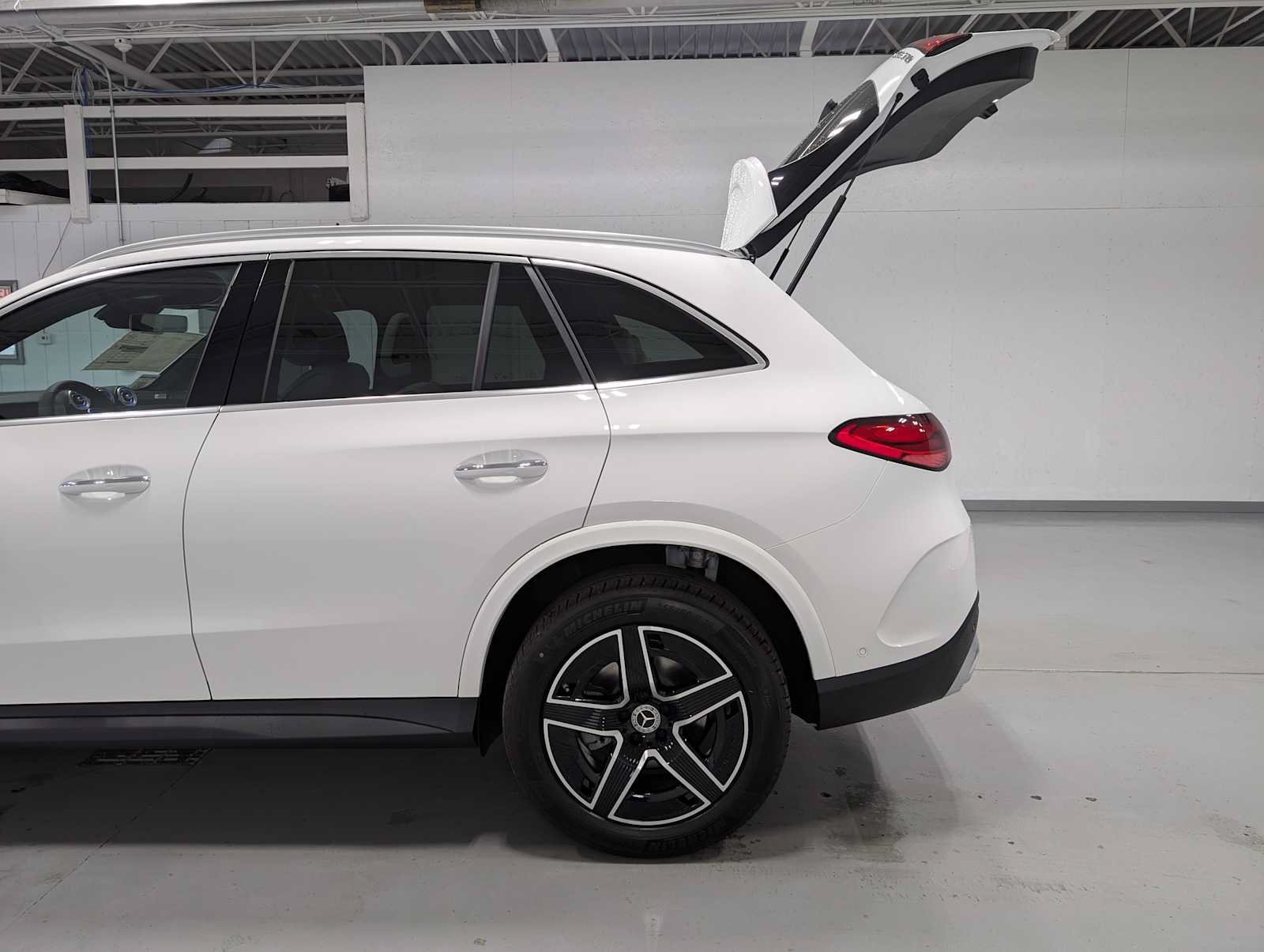 New 2027 Mercedes-Benz GLC 300 4MATIC image 9
