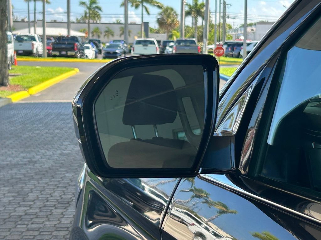 Certified 2024 Ford Expedition XLT RWD image 16