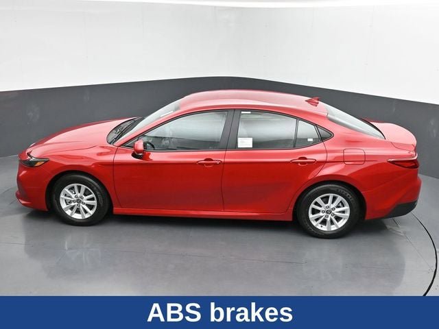 Used 2025 Toyota Camry LE image 28