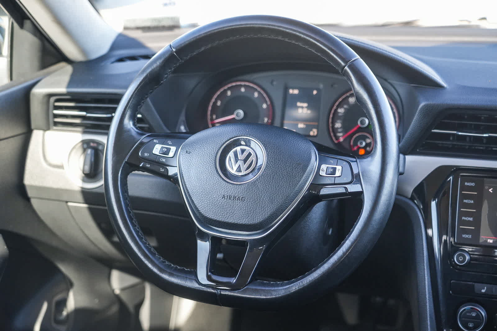 Used 2020 Volkswagen Passat 2.0T SE FWD image 16
